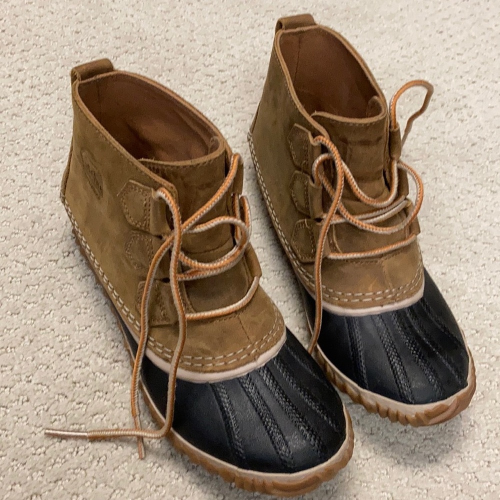 Brown sorel boots